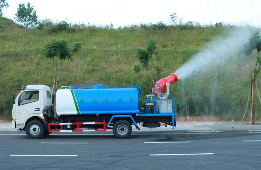 天龍后八輪運(yùn)水灑水車高炮功能演示